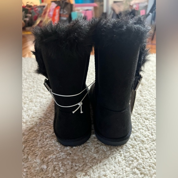 Kids Size 2 Black Fur-Lined Boots with Buckle NWT - Picture 8 of 10